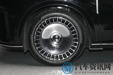岚图泰山 2026 款 Ultra 版：中式豪华与全能实力的均衡呈现-1