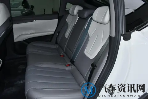 深蓝 L07 2026 款 240Ultra 华为乾崑 ADS SE 版：科技与质感的均衡呈现-1