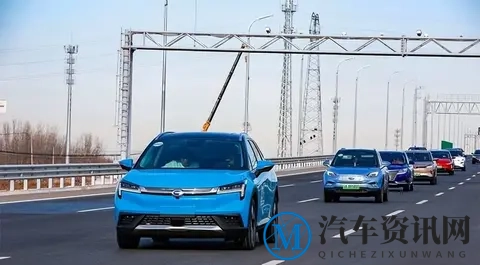 蓝绿之别：车牌颜色里的汽车革命与社会共识-3