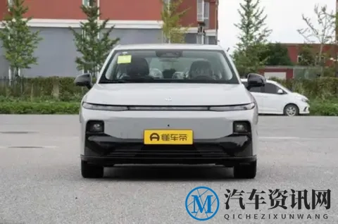 零跑D19:一台把“家”装进车里的旗舰,顺便把未来也装了-1