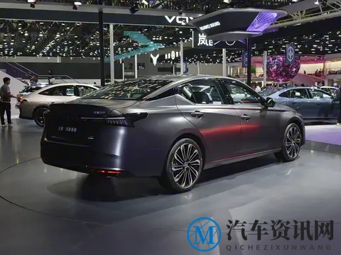 2025广州车展:全新天籁亮相,首次搭载鸿蒙座舱,标配2.0T发动机-1