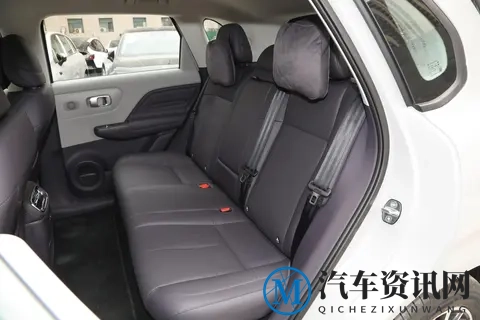零跑B10：续航扎实，配置丰富，适合预算10万内的消费者-3