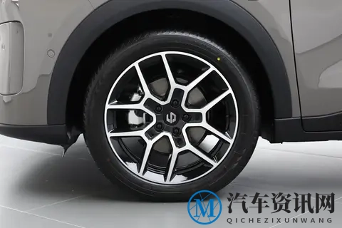 零跑A10广州车展太火了！10万级SUV标准，这次真的被刷新了-3