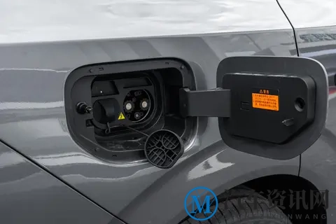 15.99 万买大五座 SUV，轴距超 3 米，空间、配置都拉满-2