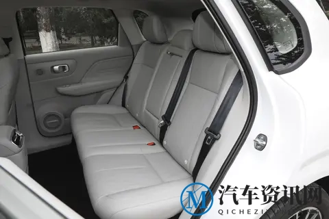 打破偏见！10 万级预算，零跑 B10 把 “不可能” 变成了 “日常”-2