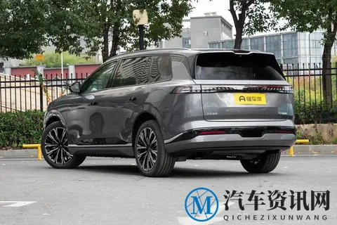 标配魔毯座椅+8295芯片！东风奕派eπ008五座版仅15.99万起-1
