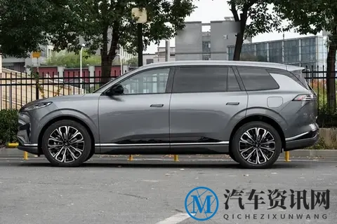 大五座SUV为啥这么火？看了东风奕派2026款eπ008五座版就知道-3