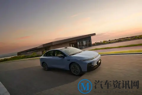 上市即热销！10万级纯电轿车，月销1.3万台，零跑B01实力有多强？-1