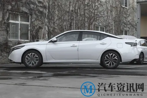 日系B级燃油车也能智能化！试驾天籁鸿蒙座舱版，体验如何？-2