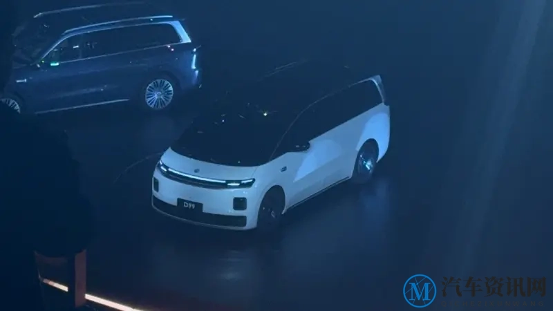 2026年年内发布！零跑首款MPV D99首发亮相-1
