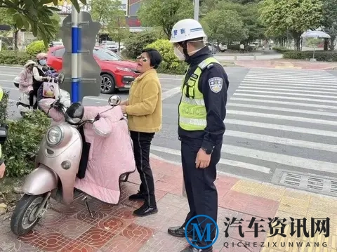 电动车挡风被禁用后，合规防寒新装备走红，车主：保暖又不怕查-1