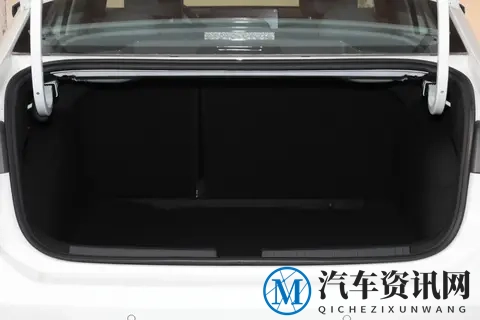 带娃出行不拥挤!朗逸Pro藏着AI黑科技,后排跷腿无压力-2