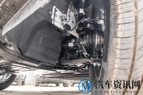 硬派SUV又来新宠，1.5T+双电机混动+四驱，2810mm轴距，仅14.99万-2
