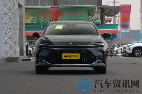 丰田皇冠的双面人生：当经典旗舰穿上跨界新装-3
