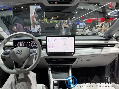 很难想象，这是一款挂着大众车标的全新轿车，车展实拍朗逸Pro-2