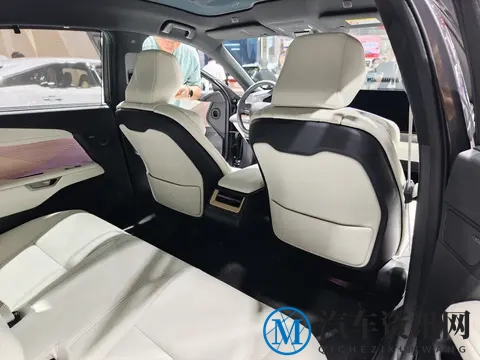 实拍雷克萨斯ES 350e：造型过于犀利，内饰既新又登，销量前景难料-3