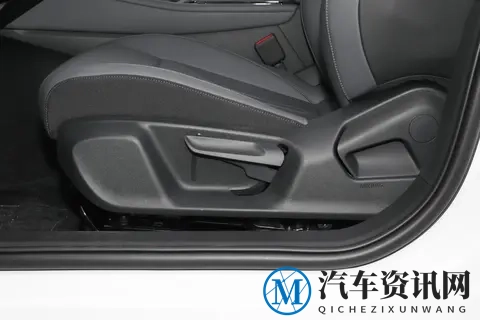朗逸 2026 款 Pro 1.5L 如逸版:家用入门级轿车的实用之选-3