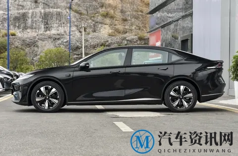 15万级家轿新标杆?深度体验深蓝L07,看它如何平衡家庭与驾驶-1