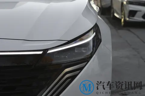 当传统老牌车企遇上华为鸿蒙，东风日产天籁还能火一次吗？-3
