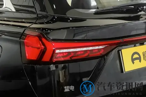 赛力斯智造再出手,预售13.98万元的它,配置与空间都超预期-3