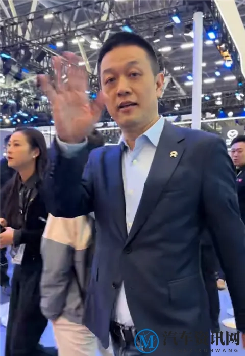 李斌称为节省3万元的加班费改签飞机：这在蔚来以前不可想象-1