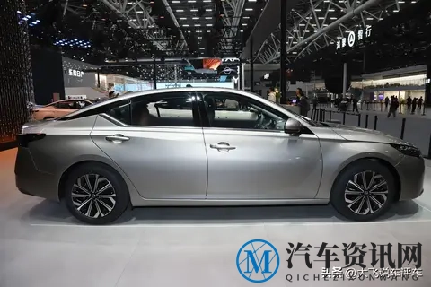 表弟不听劝，非要花12.99万买新款日产天籁，这车到底能不能买？-3