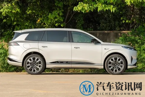 大空间+舒享配置+智能科技，东风奕派eπ008纯电超阔版5座-1