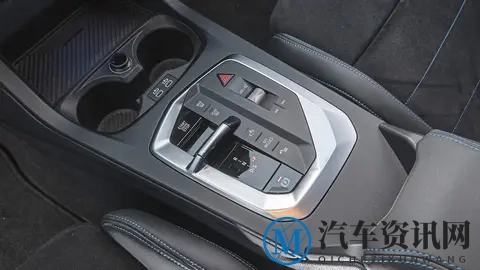 三缸+轻混能跑出什么水平？测试BMW 120，依旧运动范儿-3