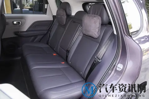 零跑B10:一款面向全球标准的家用纯电SUV体验分析-3