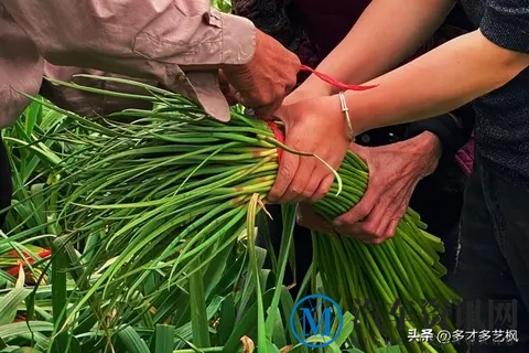 当车企学会流量碰：从某7翻车到灵跑失信，谁在收割