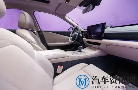 舒适空间依旧，鸿蒙座舱加持，全新天籁开起来感觉怎样？-3