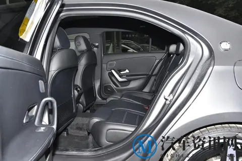 奔驰 A 级 AMG 停产抄底!A35L_A45_A45S 怎么选?老车主实测忠告-2
