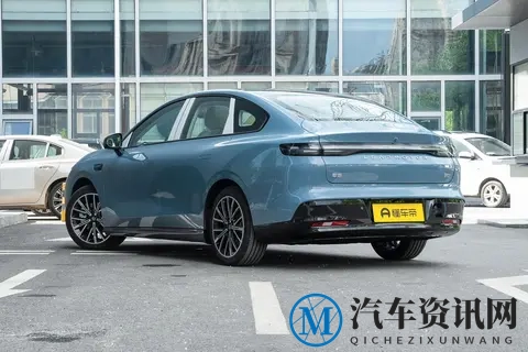 零跑B01：10万级纯电家轿，终身免费质保，还送购置税补贴！-1