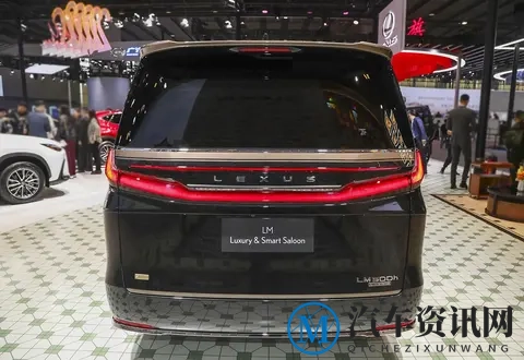 雷克萨斯LM特别版亮相，外观很霸气，侧滑门，双色车漆，2+2座椅-2