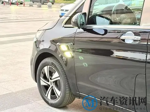 奔驰威霆价格相对便宜,主要原因包括以下几点-3
