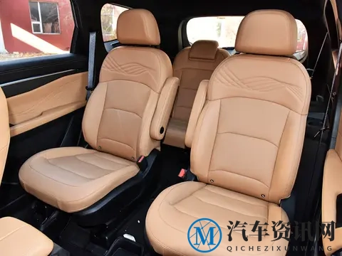 新款吉利豪越L拿出了诚意！不到10万元买中型SUV，能否让你心动？-3