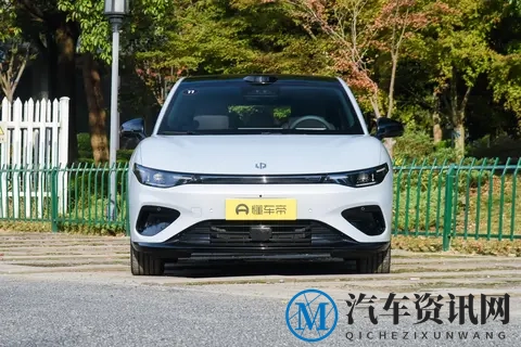 零跑 Lafa5 盲订破万,10 万级纯电车型的个性之选-1