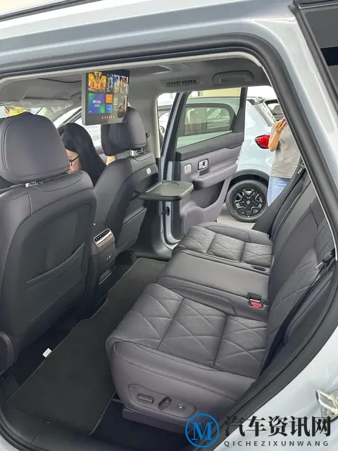 不到10万真能买到“全球认证”的纯电SUV?零跑B10促销藏着秘密?-1
