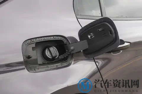家用车就该只讲实用?第三代领克03告诉你,好开才是硬道理-3