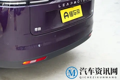 零跑C16 280激光雷达版车主：二排独立座椅+小桌板，全家出行神器-2