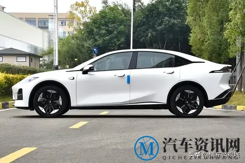 新车 | 售11.99万元_限量4000辆,深蓝经典·SL03正式上市-3