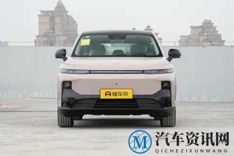 10 万内纯电闭眼冲？零跑 B10 欧盟标准 + 20 万级配置，这波血赚！​-1