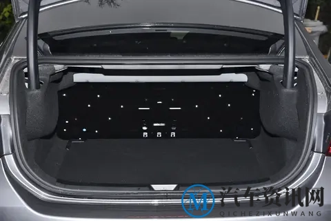 奔驰 A 级 AMG 停产抄底!A35L_A45_A45S 怎么选?老车主实测忠告-1