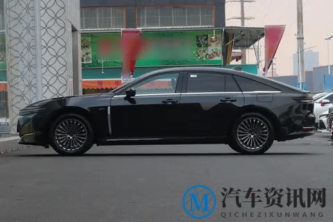 丰田进口皇冠混动攻略：至享版和至尊版选谁不亏？-2