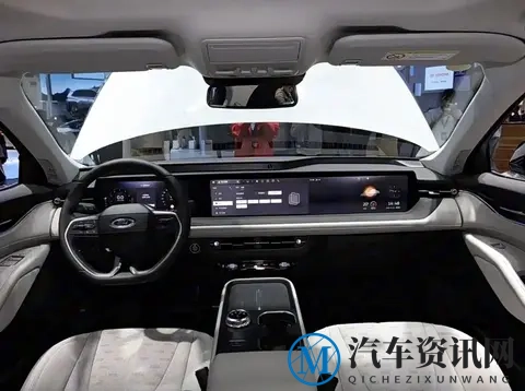 2026款蒙迪欧亮相广州！油耗4.1L+近3米轴距，混动版成焦点-3