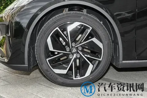 全系标配华为乾崑+80余项核心升级，15万级的深蓝L07是真的香！-1