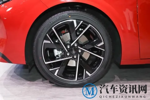 2.0T爆261匹马力，车长近5米，标配8155芯片，福特新蒙迪欧亮相-3
