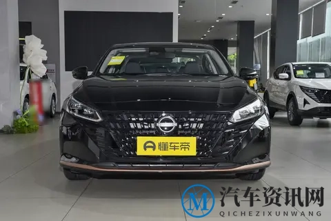 2025 款天籁实测：华为鸿蒙加持的燃油车，舒适与智能双在线-3