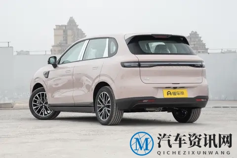 10 万内纯电闭眼冲？零跑 B10 欧盟标准 + 20 万级配置，这波血赚！​-2