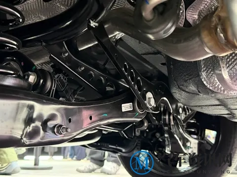 很难想象，这是一款挂着大众车标的全新轿车，车展实拍朗逸Pro-1